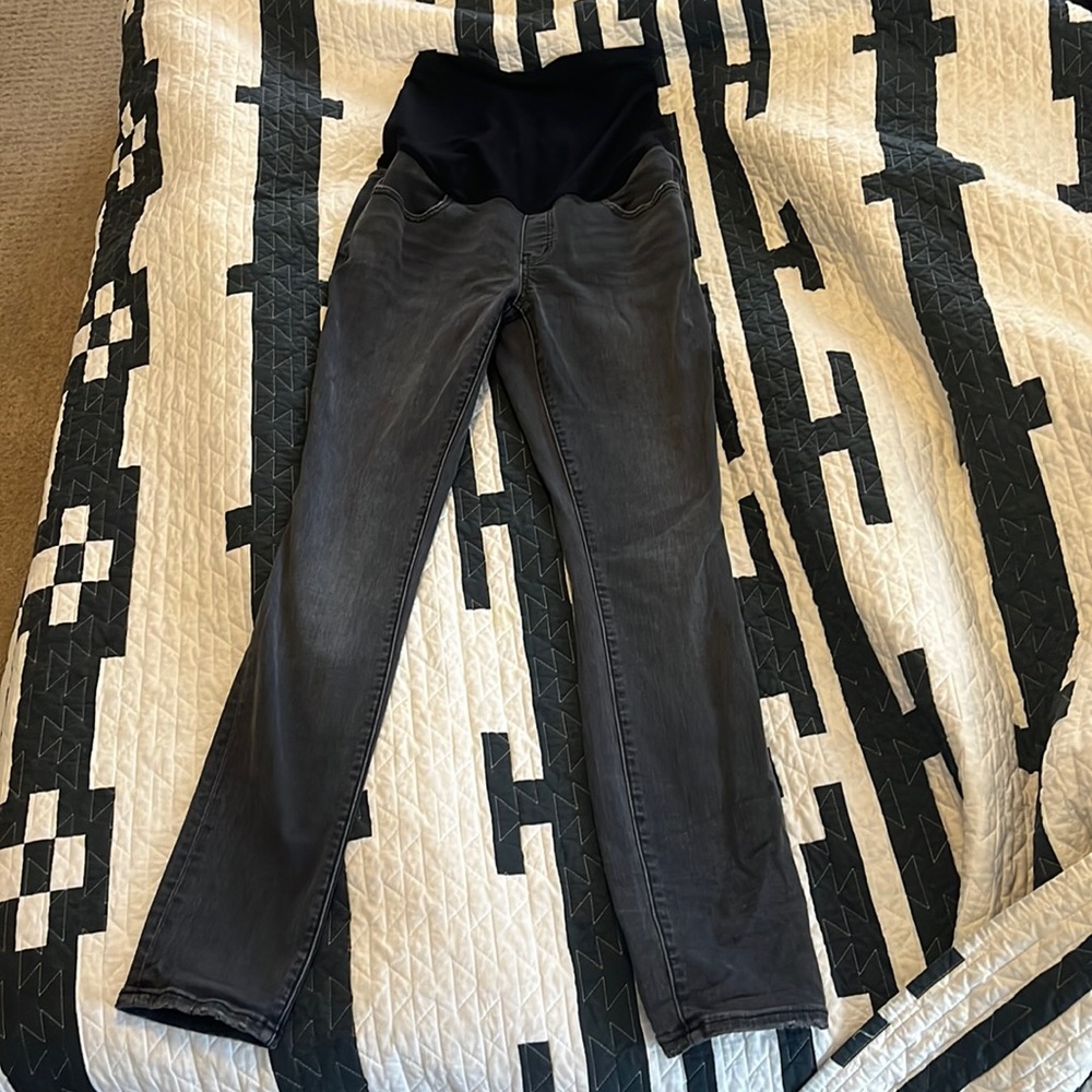 Hatch maternity size 28 grey jean - basically brand new !